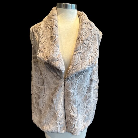 NEW Jack Soft Camel Faux Fur Vest - Picture 2 of 10